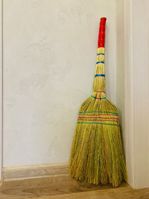 Веник "Сорго" 3-х лучевой (красный) (5шт)